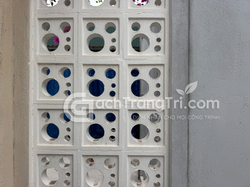 Gạch thông gió xi măng 5 lỗ tròn