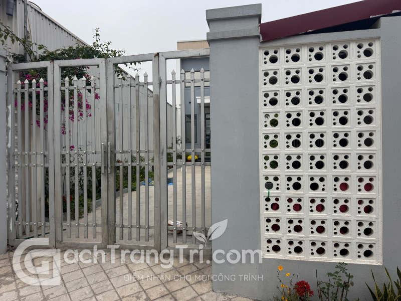 Gạch thông gió xi măng 5 lỗ tròn